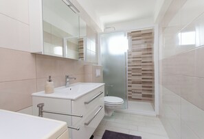 Apartemen (A1) | Kamar mandi | Shower