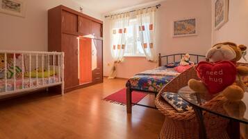 2 bedrooms, in-room safe, WiFi (free)