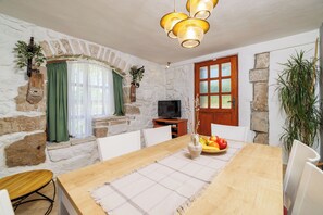 Apartment (A1) | Dining
