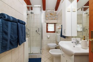 Apartment (A2) | Bathroom