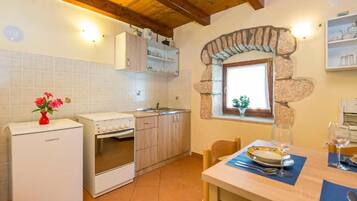 Nhà | Bếp riêng | Tủ lạnh, lò nướng, bếp nấu, dụng cụ pha espresso