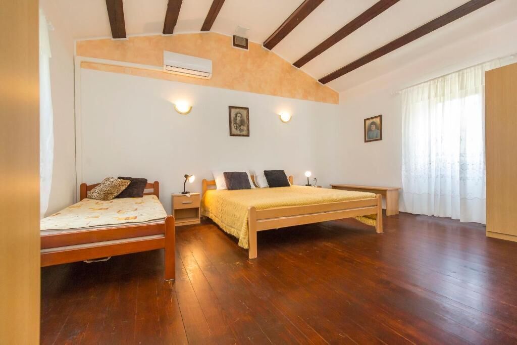 House | 2 bedrooms, free WiFi