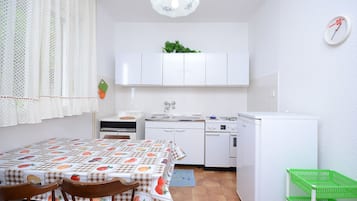 Privat køkken | Køleskab, ovn, kogeplade, espressomaskine