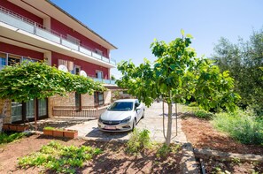 Ubetjent parkering (inkludert)
