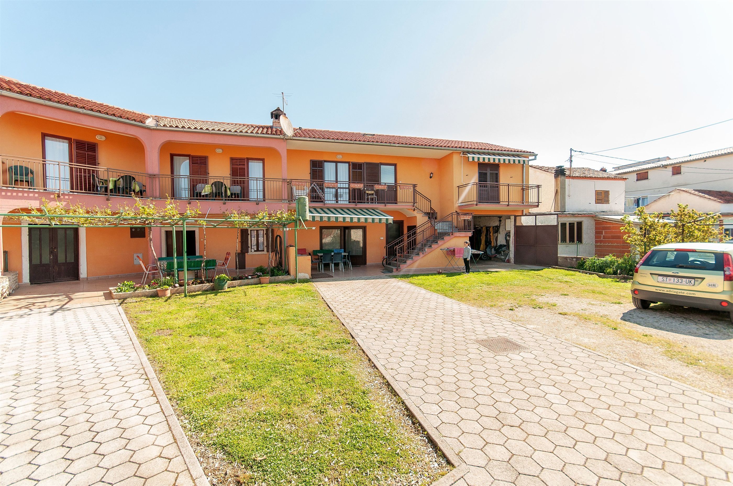 المنشأة من الخارج