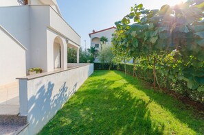 Courtyard - Apartment Marija (Porec)