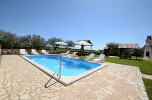 Outdoor pool, sun loungers - Apartments Mariano (Vizinada)