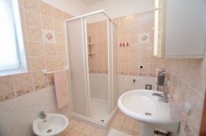 Bathroom | Shower - Apartments Mariano (Vizinada)