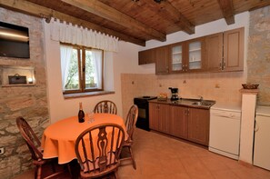 私人廚房 | 雪櫃、焗爐、爐具、洗碗機