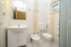 Bathroom - Apartments Romano (Rovinj)