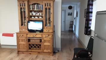 Cottage | Living room | 30-inch TV with digital channels