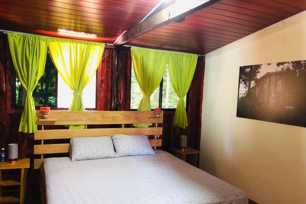 Chalet rustique exclusif | Ameublement unique, bureau, espace de travail pour ordinateurs portables