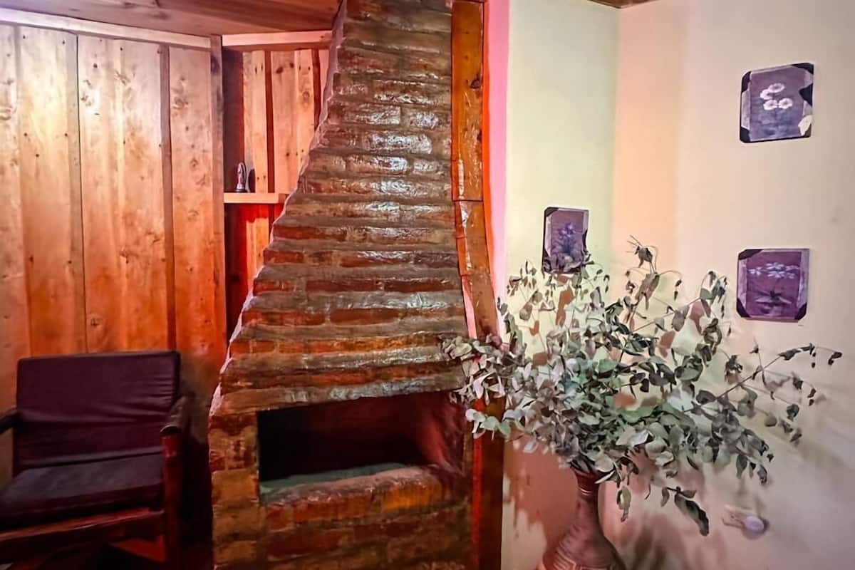 Chalet rustique Confort | Ameublement unique, bureau, espace de travail pour ordinateurs portables