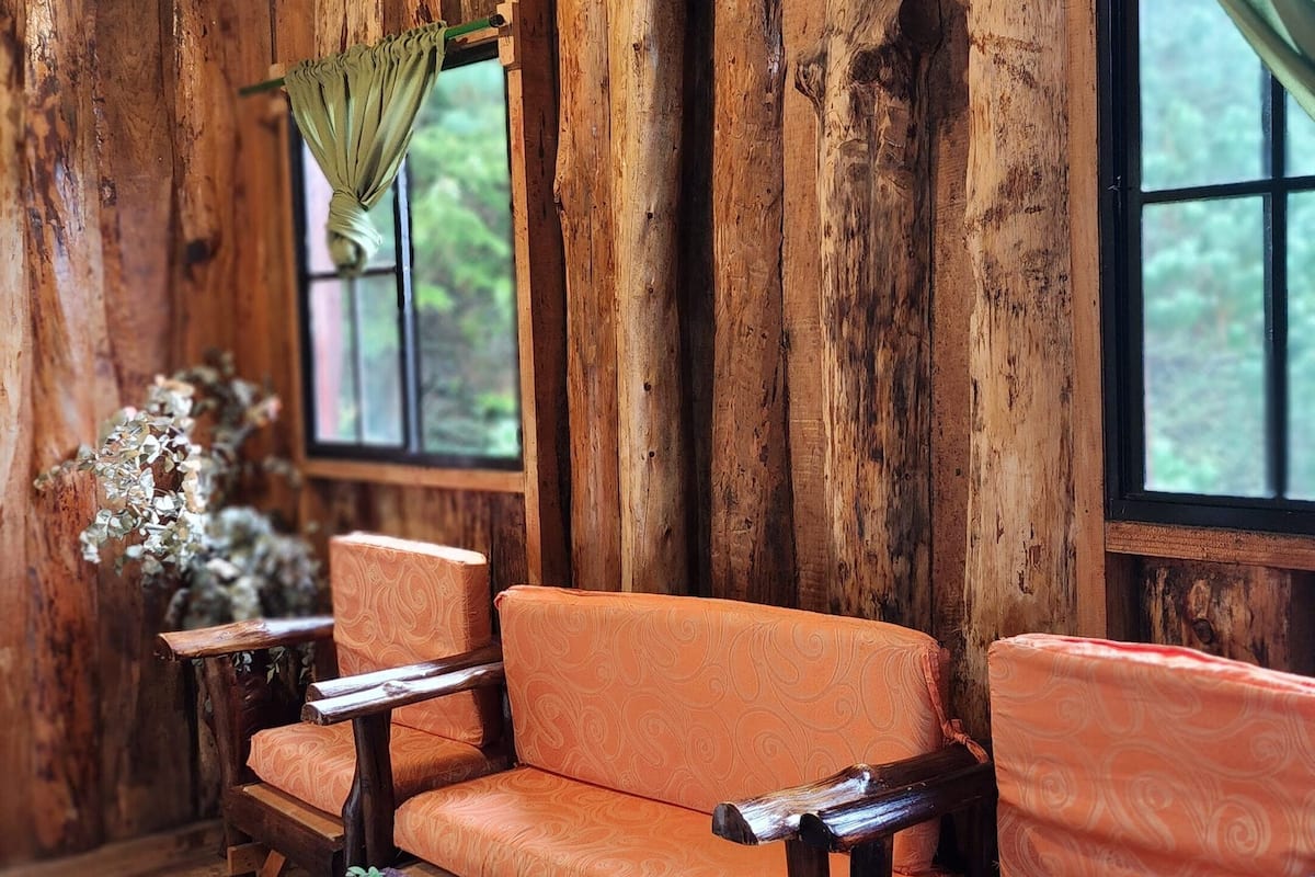 Chalet rustique familial | Ameublement unique, bureau, espace de travail pour ordinateurs portables