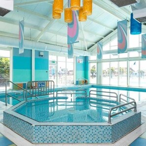 Indoor pool, outdoor pool - Caledonian Caravan (Clacton-on-Sea)