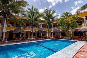 Outdoor pool - Hotel los Arcos (Izamal)