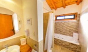 Cabin, 2 Bedrooms | Bathroom | Eco-friendly toiletries, hair dryer, bidet, towels - Cabañas Tierras Altas (Villa General Belgrano)