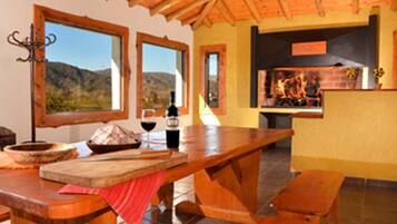 Cabane Familiale, 2 chambres | Coin séjour | Télévision LED de 32 pouces avec chaßnes par cùble, télévision