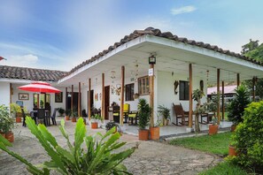 Property grounds - Finca Hotel Los Guayacanes (San José)