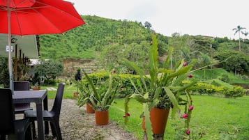 Basic Double Room | Outdoor dining