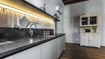 Fridge, microwave, dishwasher, coffee/tea maker