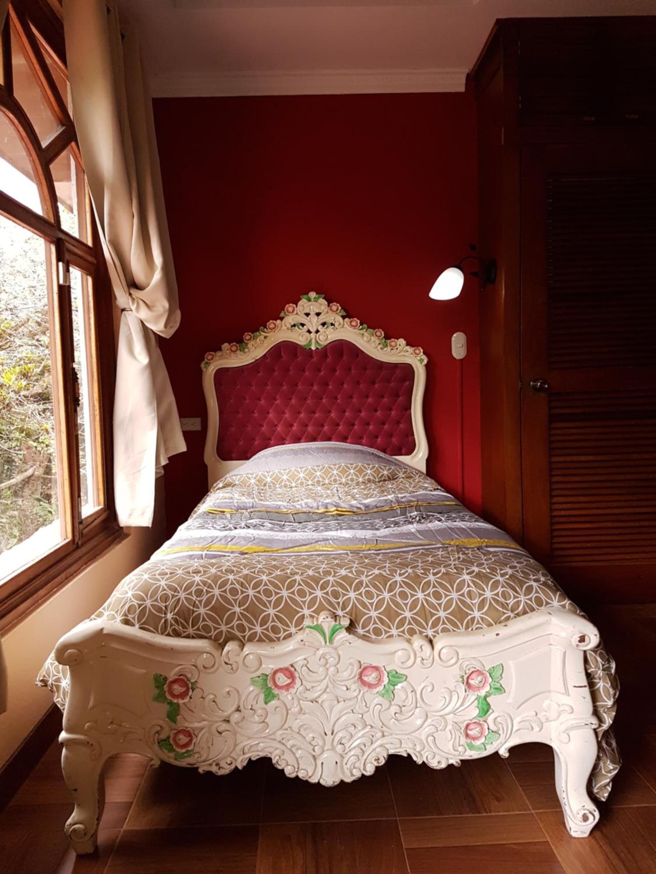 individually decorated, individually furnished, laptop workspace