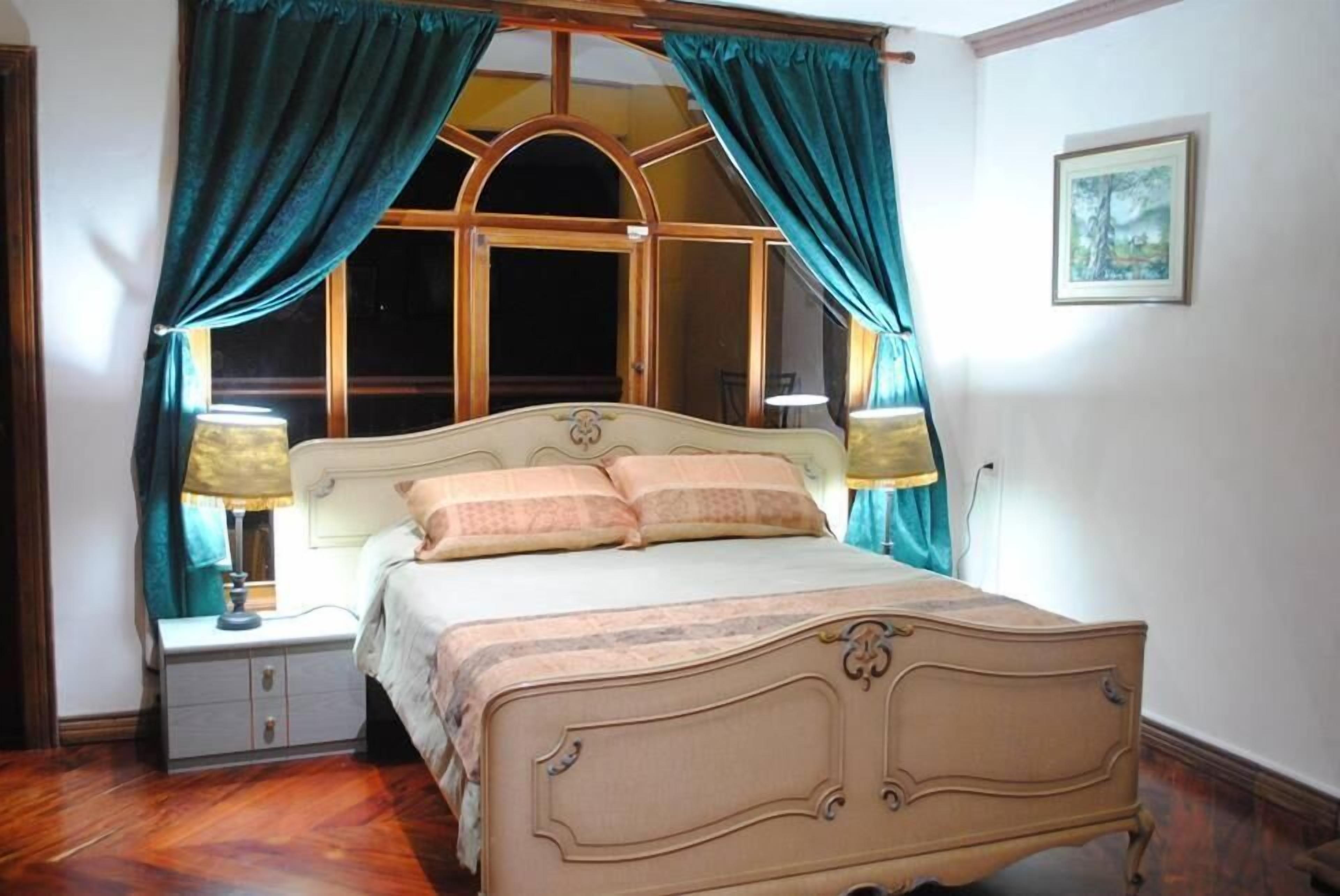 individually decorated, individually furnished, laptop workspace