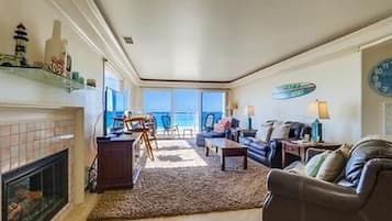 Smart TV, fireplace, DVD player, offices