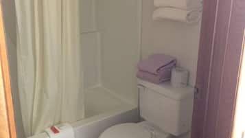 Single Room | Bathroom | Towels
