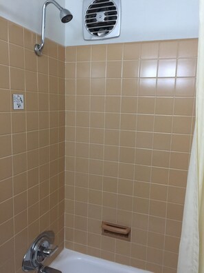 Bathroom shower - Lazy U Motel (Rapid City)