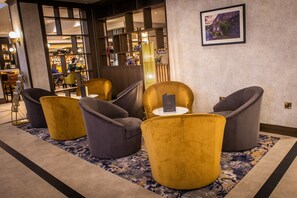 Lobby sitting area - Crow Wood Hotel & Spa Resort (Burnley)
