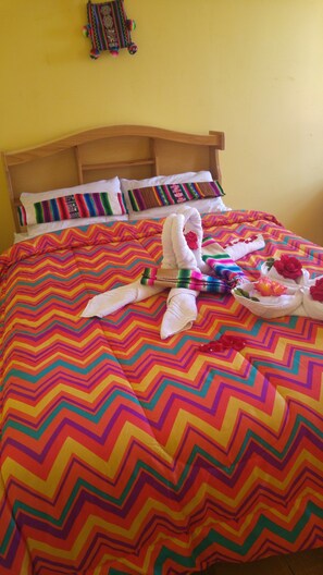 Double Room | Individually decorated - Ururi Wasi (Isla Amantani)