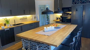 KylskÄp, mikrovÄgsugn, ugn och spishÀll