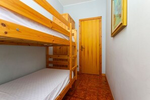 2 bedrooms, bed sheets - M089 - Marcelli, three-room apartment with terrace 30 meters from the sea (Marcelli)