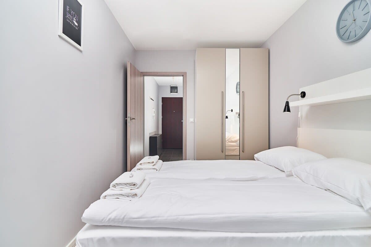 1 habitación, tabla de planchar con plancha, wifi y ropa de cama 
