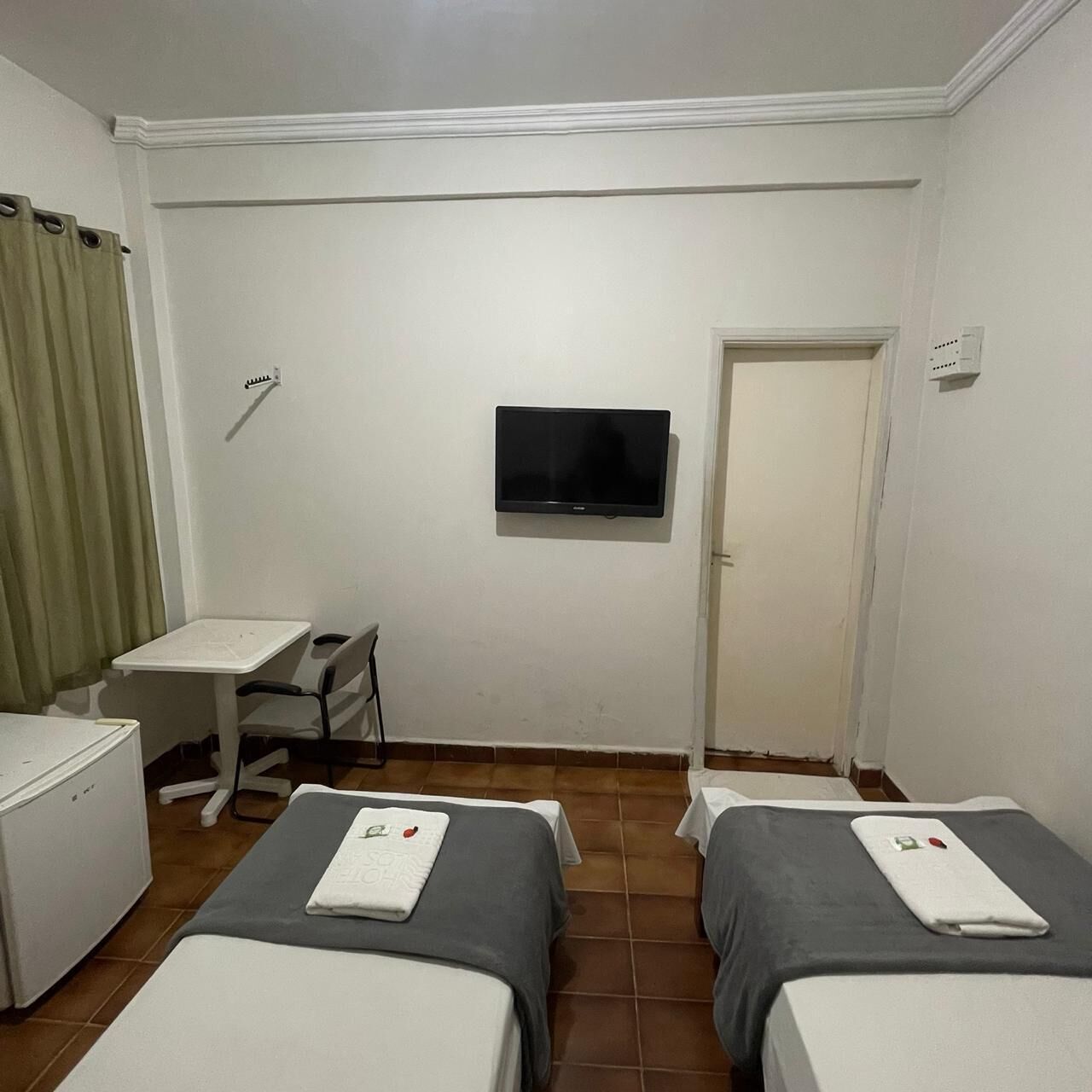 Standard Twin Room, Penyaman udara, Courtyard View | Bar mini, langsir/tirai gelap terus, seterika/papan seterika 