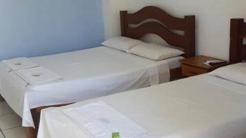 Quarto triplo standard | Frigobar, cortinas blackout, ferros/tábuas de passar roupa