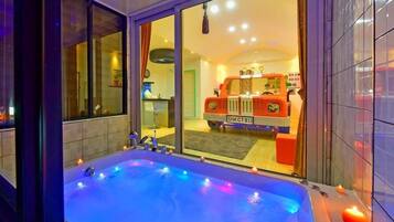 Road | Jetted tub