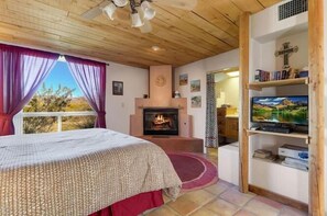 Deluxe Room | Living area | Flat-screen TV