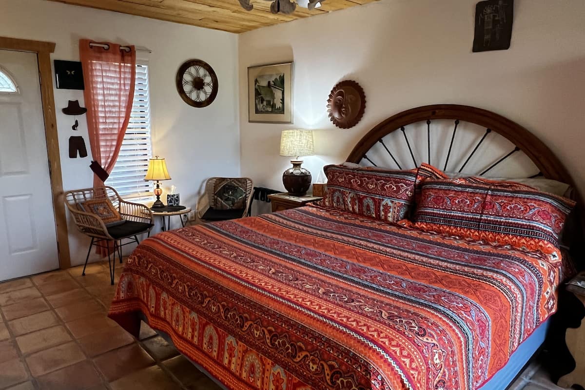 1 habitación, minibar, decoración personalizada y escritorio