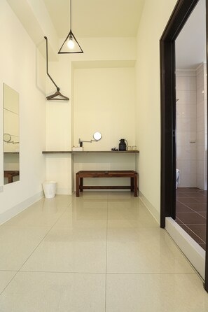 AB 301 | Minibar, desk, blackout drapes, rollaway beds - Cheese Cookie Homestay (Magong)
