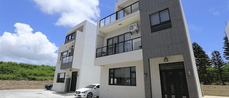 Fachada de la propiedad