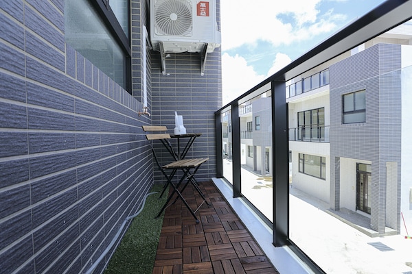 AB 301 | Minibar, desk, blackout drapes, rollaway beds