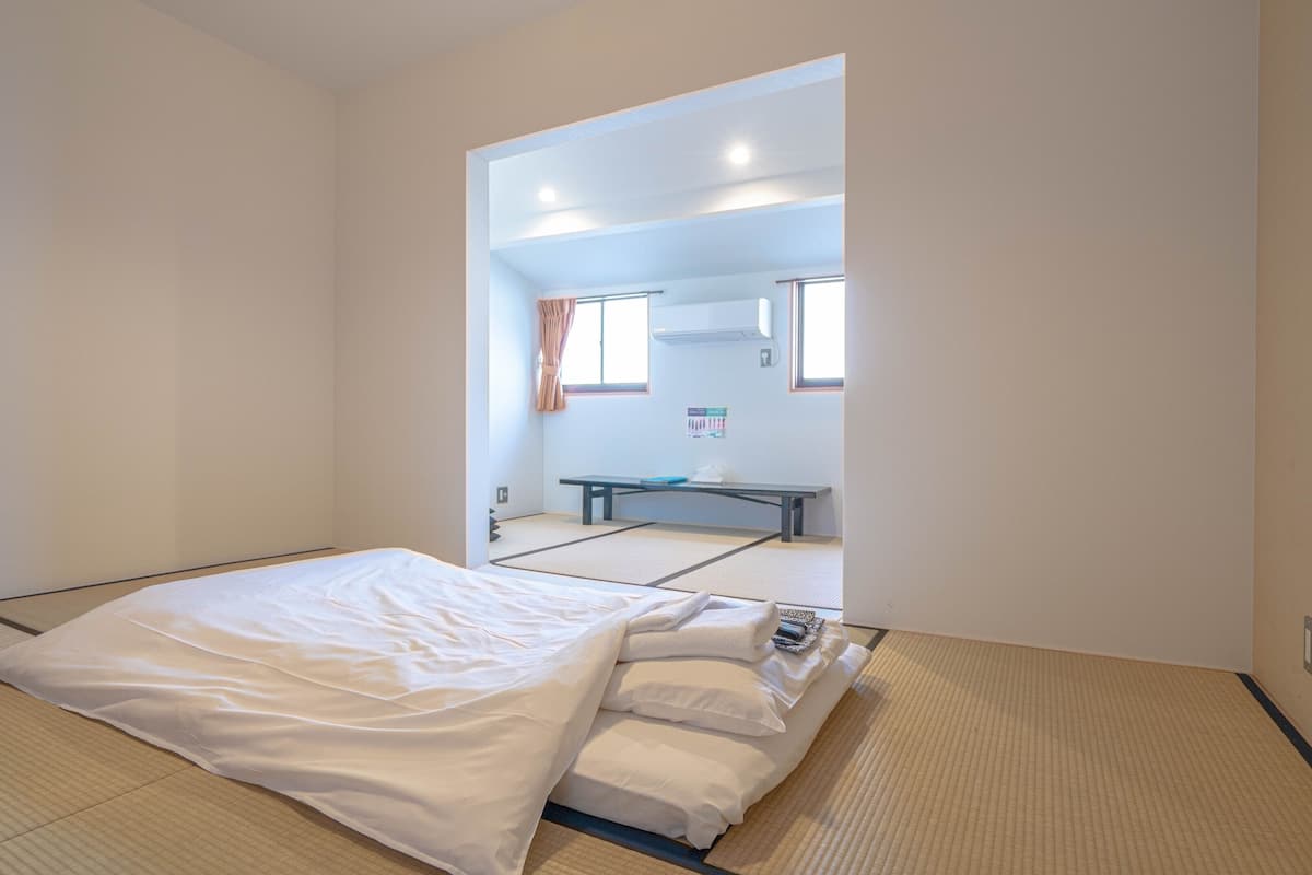 In-room safe, laptop workspace, WiFi (free)