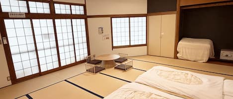 Room 5 | In-room safe, laptop workspace, free WiFi