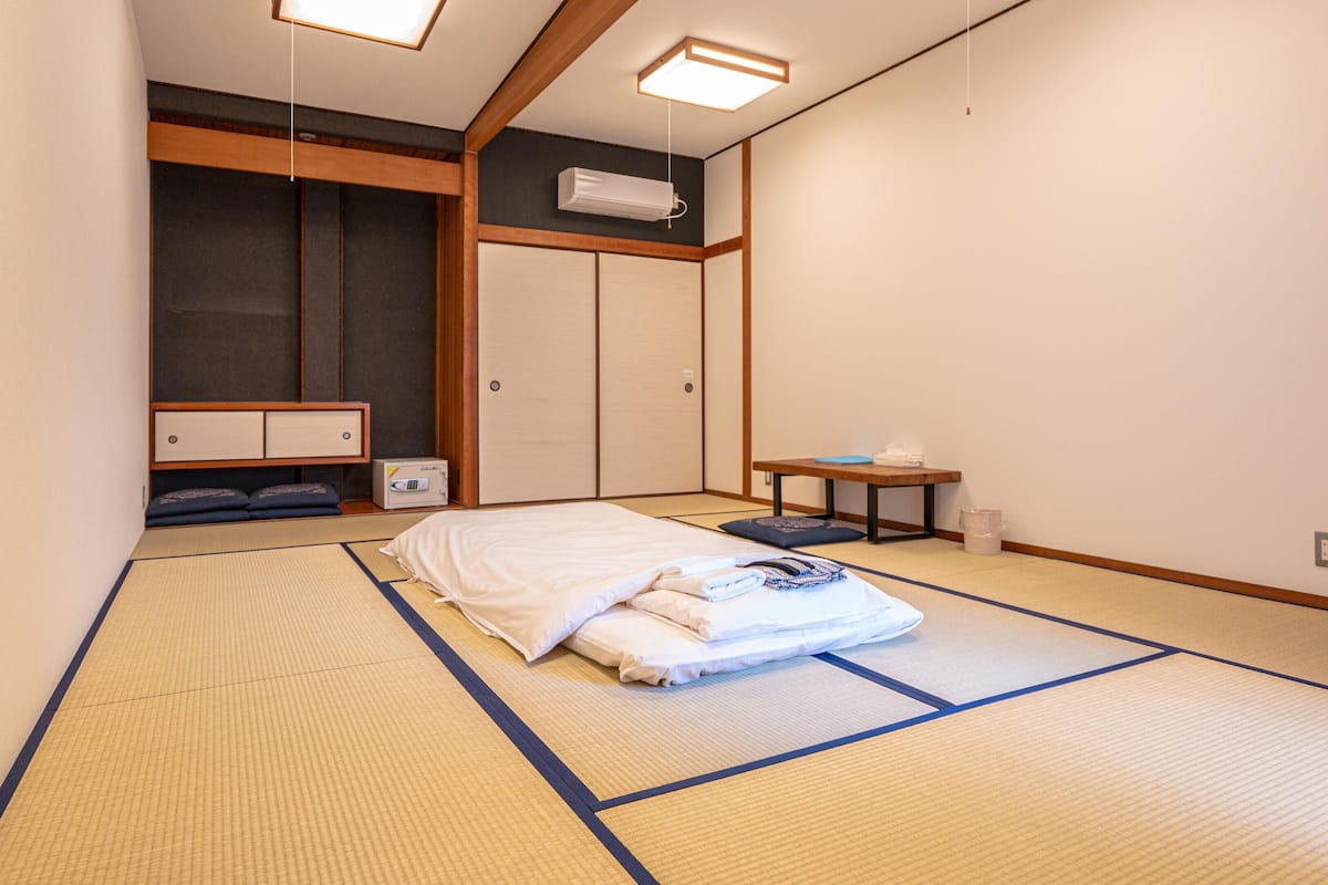 In-room safe, laptop workspace, WiFi (free)