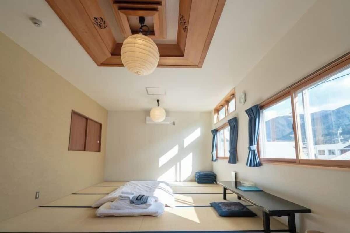 1 habitación y caja de seguridad en la habitación