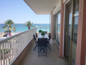 Outdoor dining - Very nice apartment on the beach (6pers) (Fréjus Plage)