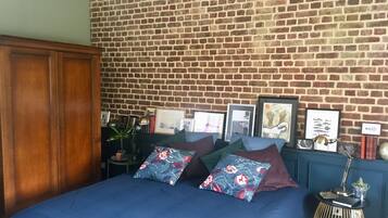 1 chambre, lit parapluie, Wi-Fi gratuit, draps fournis