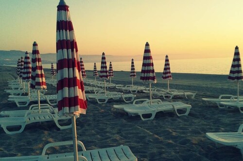 1 bedroom  apartment sleeps 4 with private wifi.